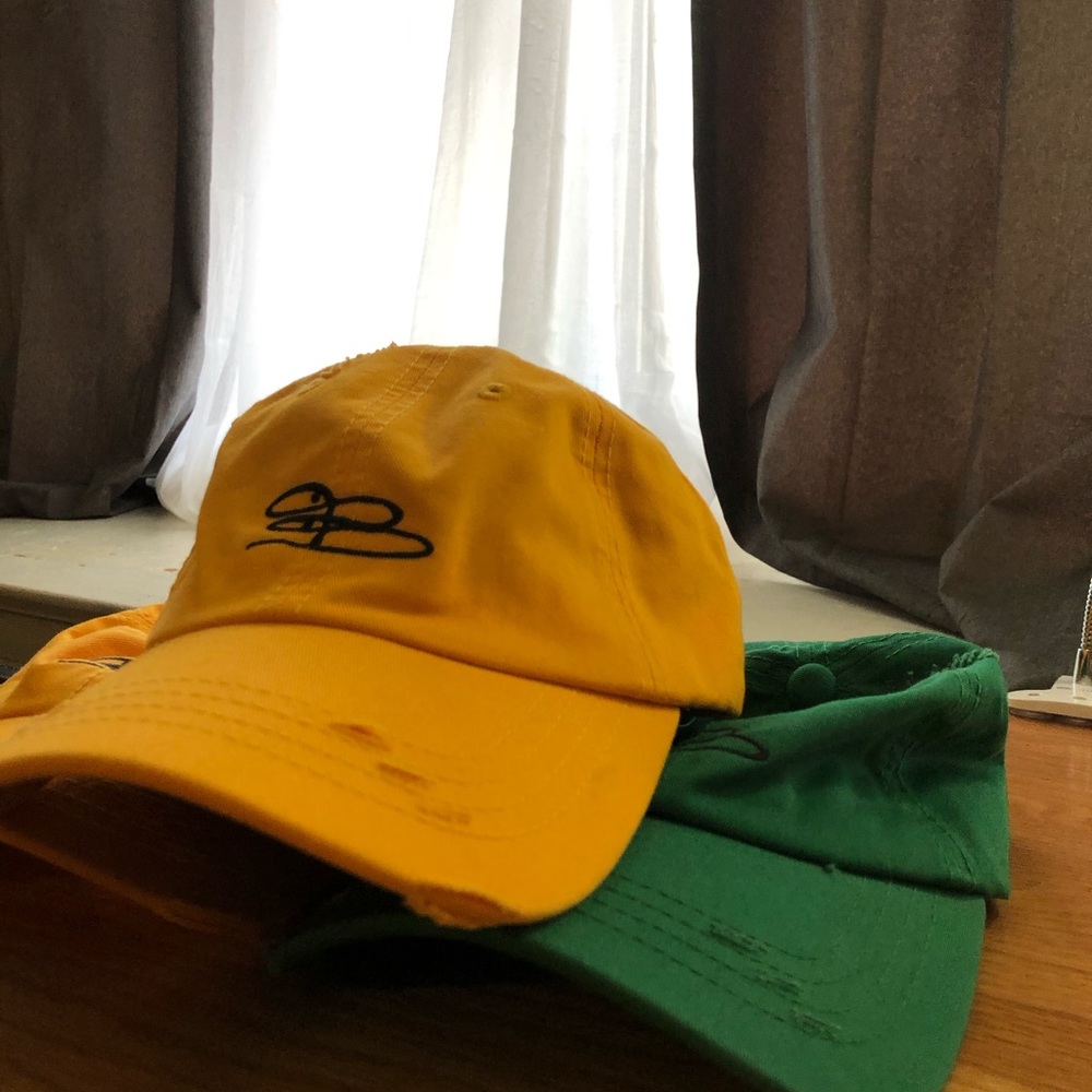 Signature B fitted hats - Picture 2 of 3